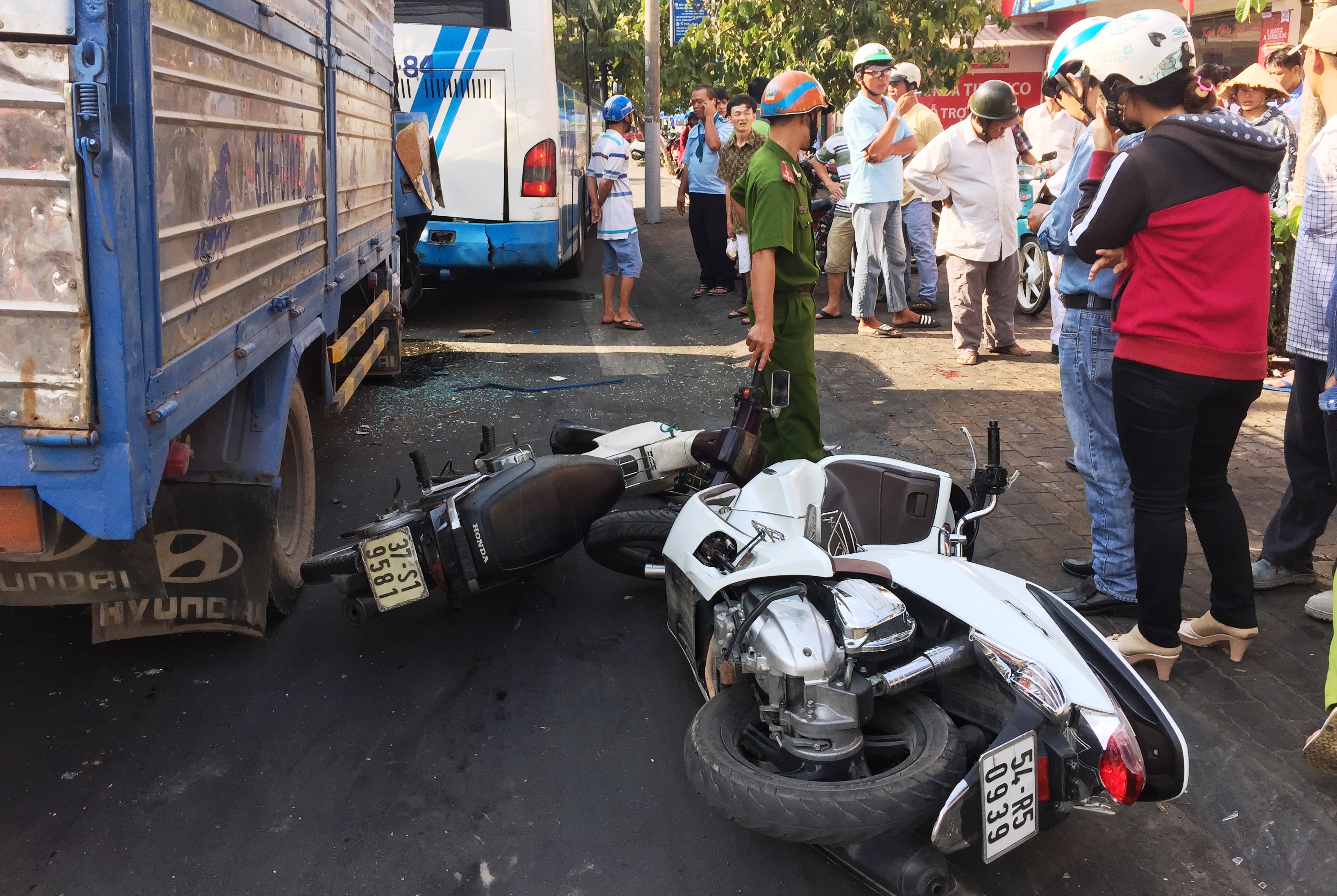 Một góc hiện trường vụ tai nạn giao thông liên hoàn ở TPHCM