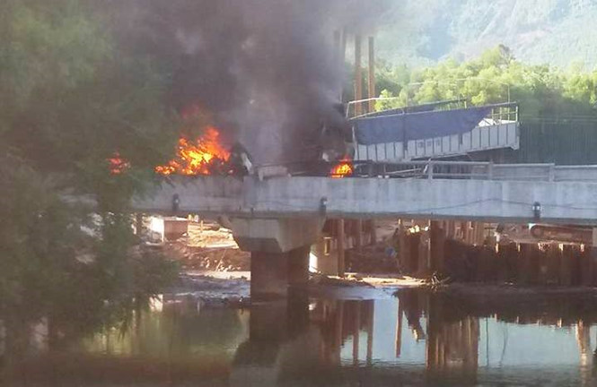 2 xe bốc cháy trên cầu Nước Ngọt sau vụ tai nạn giao thông kinh hoàng
