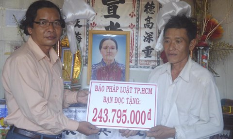 Nhà báo Nguyễn Văn Vẹn (trái) đã qua đời vì gặp tai nạn giao thông trên đường chở con đi học