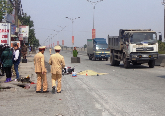 Lực lượng CSGT có mặt kịp thời xử lý vụ tai nạn giao thông