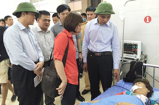 Lãnh đạo tỉnh Quảng Ninh và TP.Cẩm Phả thăm hỏi sức khỏe, động viên người bị tai nạn giao thông