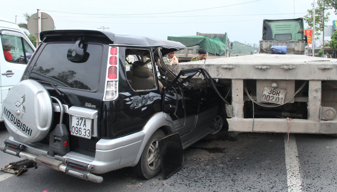 Hiện trường vụ tai nạn giao thông thảm khốc khiến 8 người trong gia đình thương vong trên đường đi đám cưới