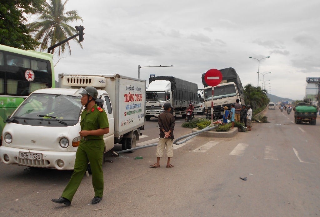 Hiện trường vụ tai nạn giao thông ở Bình Định