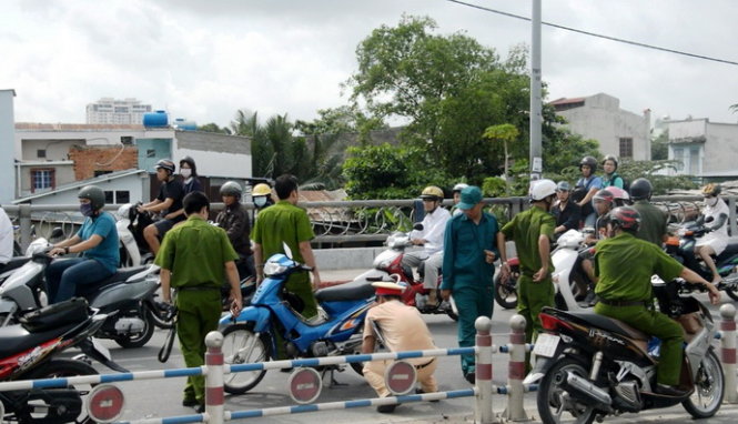 Lực lượng chức năng đang xử lý vụ tai nạn giao thông