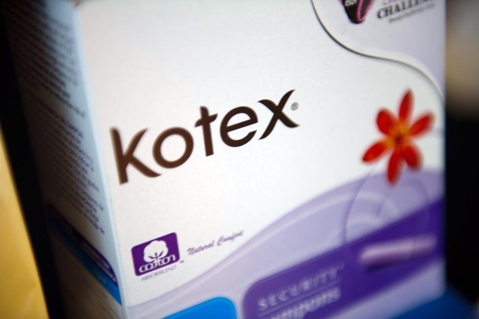auren Wasser tuyên bố sử dụng băng vệ sinh Kotex Natural Balance