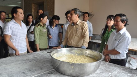 đoàn kiểm tra liên ngành an toàn vệ sinh thực phẩm tại cơ sở sản xuất bánh Bảo Phương