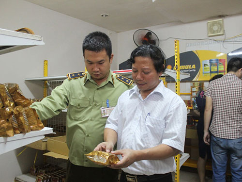 Lực lượng chức năng của TP Hà Nội kiểm tra một cơ sở sản xuất bánh trung thu