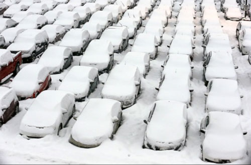 Giới chức chính quyền các bang vùng Đông Bắc nước Mỹ đưa ra cảnh báo khẩn cấp sau khi tuyết bắt đầu rơi dày từ sáng ngày 26/1