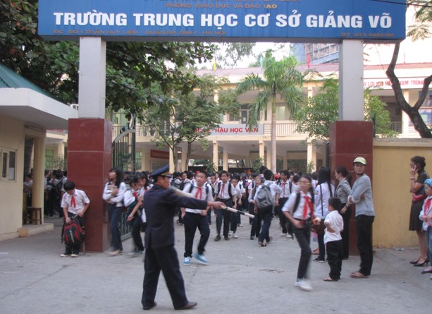 Vụ ‘bắt cóc học sinh’ hụt ở trường THCS Giảng Võ đang gây xôn xao trên các mạng xã hội