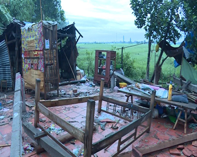 Một trong những căn nhà ở xã Lộc Hòa bị sập hoàn toàn trong cơn giông lốc kinh hoàng