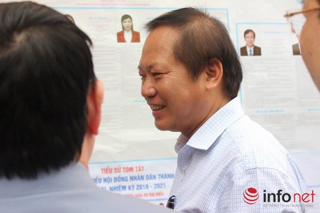 Bộ trưởng Trương Minh Tuấn trao đổi với thành viên đoàn giám sát bầu cử Quốc hội 2016