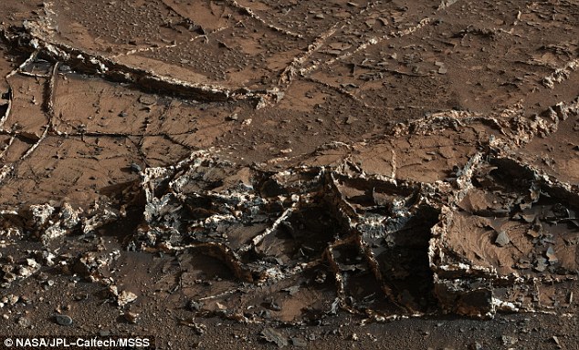 Tĩnh mạch lạ hé lộ nguồn gốc hình thành nên mạch nước ngầm trên bề mặt Sao Hỏa
