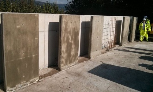 Những bức tường b&ecirc; t&ocirc;ng ứng dụng c&ocirc;ng nghệ tự v&aacute; l&agrave;nh ở miền nam xứ Wales