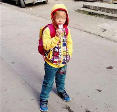 Bé trai Xiaoming, 6 tuổi, nạn nhân của vụ việc 