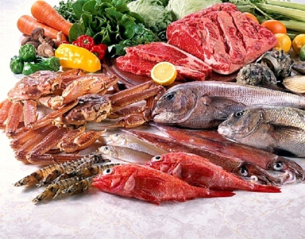 Thịt nạc, cá tôm, rau củ là những nguồn bổ sung canxi và vitamin D cho trẻ bị còi xương thể bụ