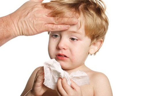 Cảm cúm là bệnh trẻ em hay mắc khi thời tiết chuyển từ thu sang đông