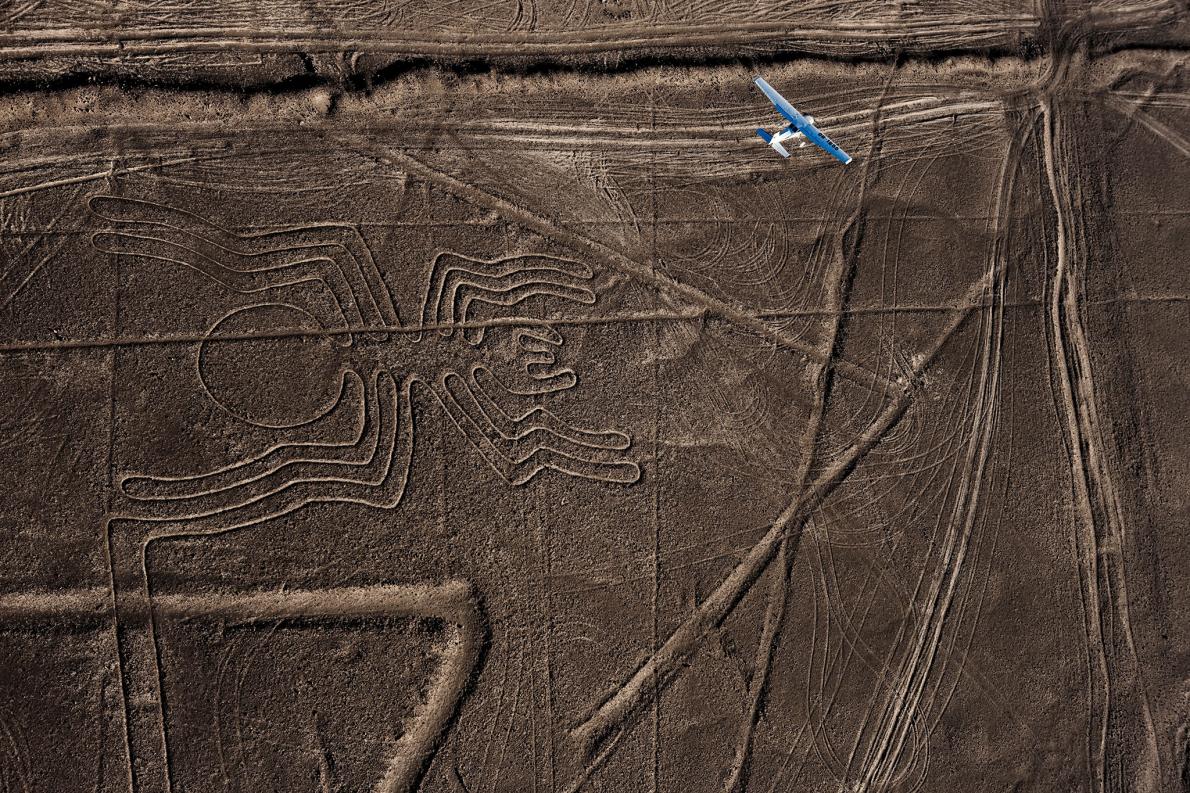 Hình vẽ khổng lồ trên cao nguyên Nazca, Peru