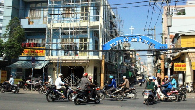 Đoạn đường Lạc Long Quân (khu vực nhà thờ Phú Bình) là ‘điểm đen’ về nạn cướp giật túi xách, tài sản