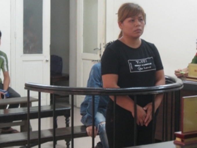 Chủ quán massage trá hình Vũ Thị Dung trước vành móng ngựa trong phiên tòa