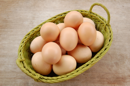 Người bị bệnh sốt xuất huyết cũng cần kiêng ăn trứng để tránh bị sốt kéo dài