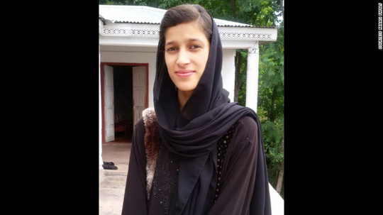 Cô gái 18 tuổi Maria Abbasi đã không qua khỏi sau khi bị tra tấn, thiêu sống