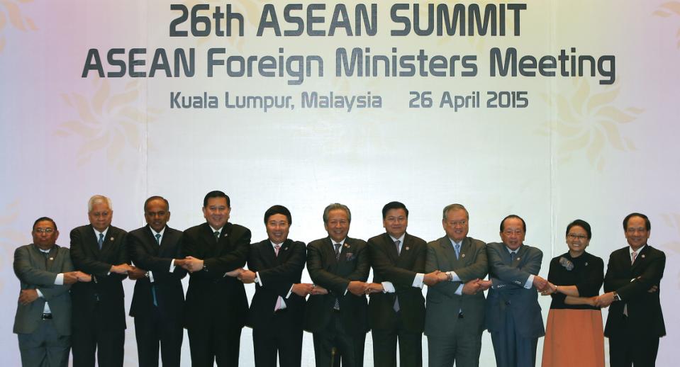 Các bộ trưởng ngoại giao ASEAN bày tỏ lo ngại về những hoạt động bồi đắp trên quy mô lớn các bãi đá ở Biển Đông