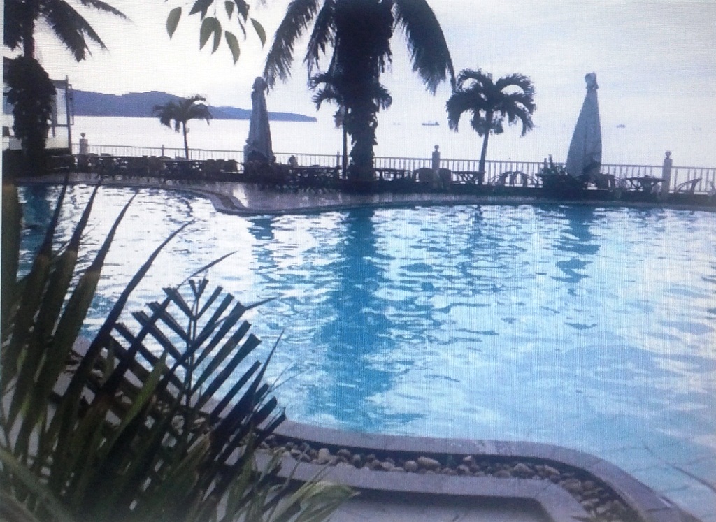 Bể bơi Khách sạn H.G. (Quy Nhơn, Bình Định) được cho là nơi phát hiện hai bà cháu bà V. tử vong