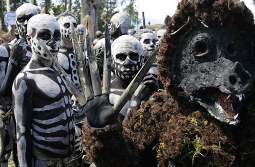 Phát hiện mới về bộ tộc bí ẩn ăn thịt người ở Papua New Guinea liên quan đến việc chống bệnh mất trí nhớ