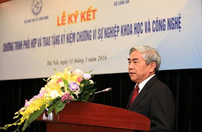 Bộ trưởng Bộ Khoa học và Công nghệ Nguyễn Quân 