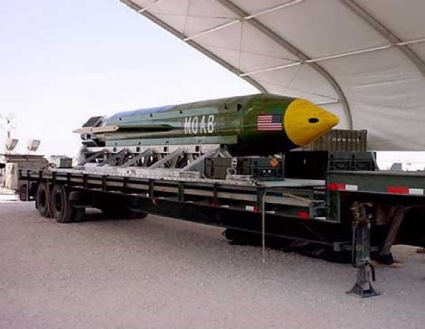 Bom phi hạt nhân MOAB được trang bị cả một hệ thống dẫn đường bằng vệ tinh