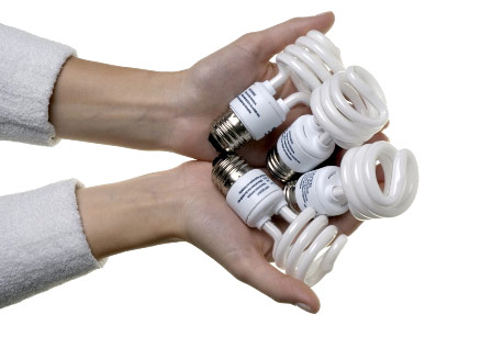 Bóng đèn compact tiết kiệm điện có chứa thủy ngân vô cùng độc hại
