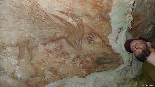 Một trong những tác phẩm nghệ thuật trong hang động trên đảo Sulawesi, Indonesia