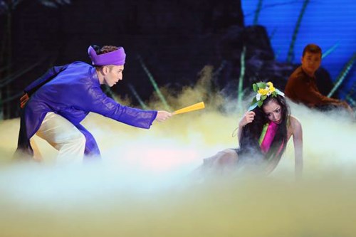Trong Liveshow9 Bước nhảy hoàn vũ 2015, Chi Pu chọn hình tượng Thúy Vân dở dại trong vở chèo cổ Kim Nham