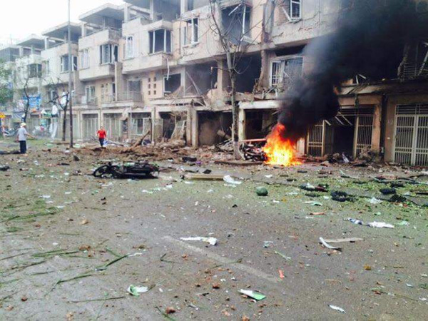  Vụ nổ ở Văn Phú - Hà Đông tạo ra lửa lớn và khói đen kịt - (Ảnh Facebook Trịnh Tú).