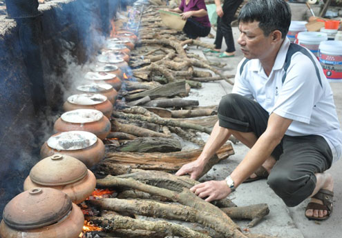 Cá kho làng Vũ Đại được đun liên tục trong gần 20 giờ. Đặc biệt, Củi dùng để kho cá bắt buộc phải là củi nhãn