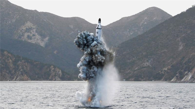 Một vụ phóng tên lửa đạn đạo từ tàu ngầm của Triều Tiên