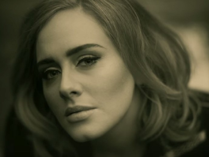 Bản hit Hello của nữ ca sĩ Adele đang làm mưa, làm gió trên thị trường âm nhạc 
