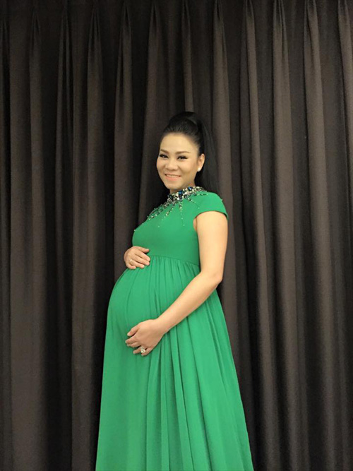 Ca sĩ Thu Minh sinh con trai khi đang làm giám khảo của chương trình Giọng hát Việt 2015