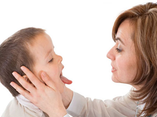Các bài thuốc dân gian trị nhiệt miệng cho trẻ đều đơn giản và an toàn