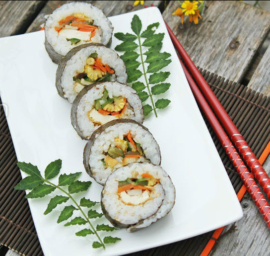 Cách làm món sushi chay đơn giản đổi vị cho bữa cơm gia đình