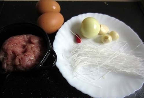 Chuẩn nguyên liệu là khâu quan trọng trong cách làm thịt hấp trứng muối