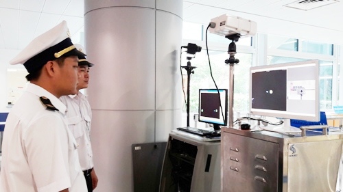 Thiết bị kiểm tra thân nhiệt đặt tại sân bay Tân Sơn Nhất cho thấy anh Hoàng có các dấu hiệu nhiễm dịch Ebola