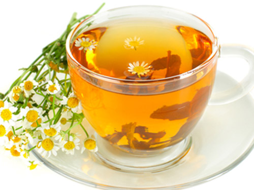Cách pha trà hoa cúc mật ong đơn giản xua tan mệt mỏi