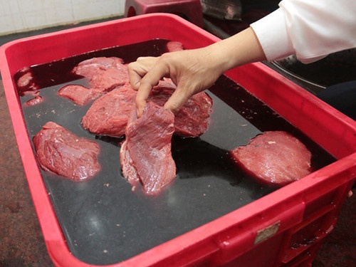 Cách phân biệt thịt lợn giả thịt bò đơn giản nhất