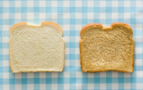 Hạn chế ăn bánh mì trắng là một trong những cách phòng chống ung thư