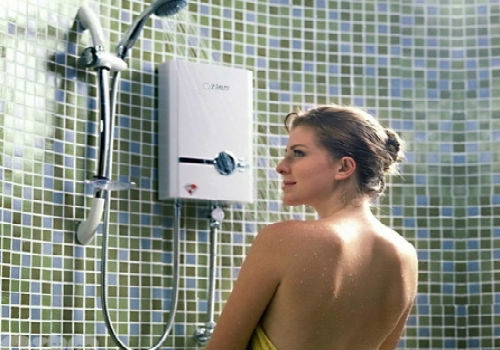 Nên tắt bình nóng lạnh khi đang tắm