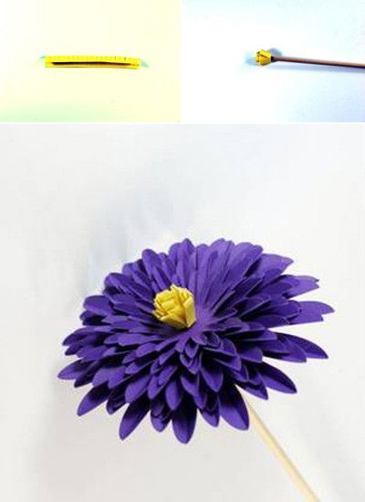 Cắt tờ giấy màu vàng thành một dải nhỏ để làm nhụy cho bông hoa
