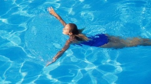 Bơi lội là cách tăng cân hiệu quả cho nữ giới