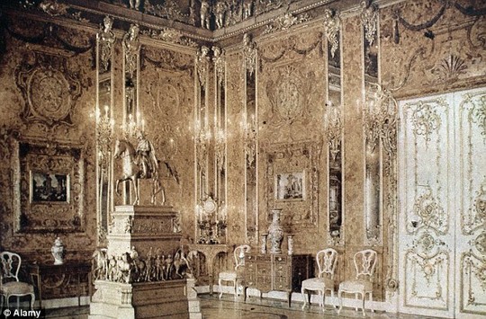 Hình ảnh căn phòng hổ phách – kỳ quan thứ 8 của thế giới được chụp từ năm 1932