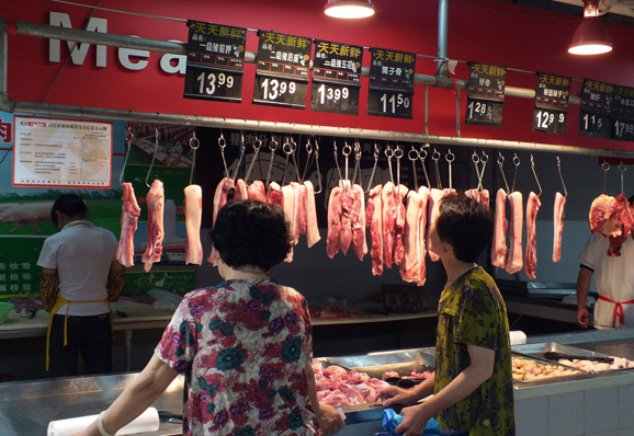 Người tiêu dùng cần cảnh giác khi chọn mua thịt lợn 